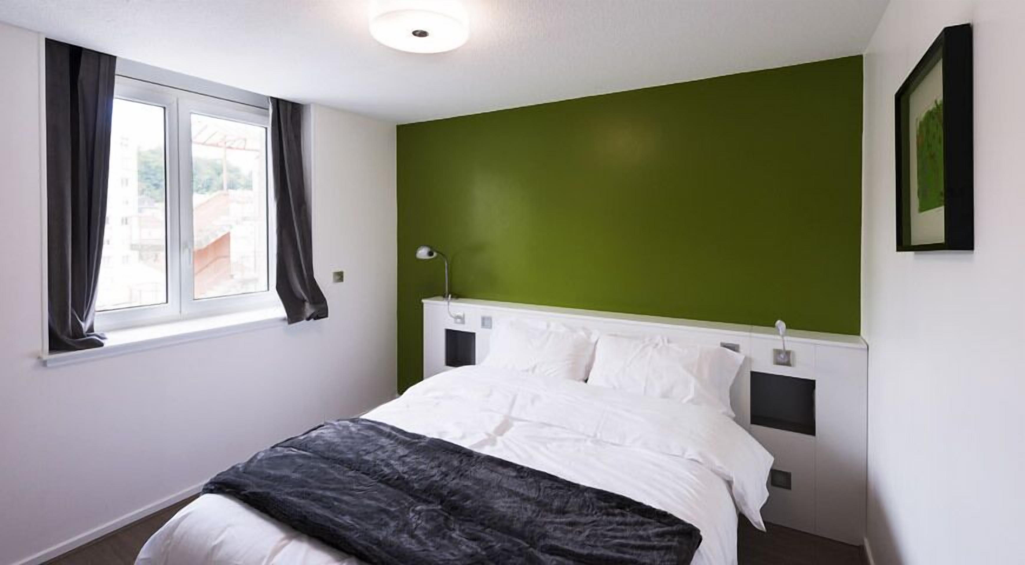 1 bedroom, premium bedding, desk, blackout curtains