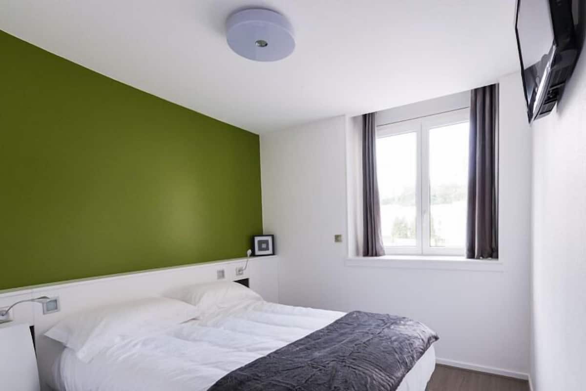 1 habitación, ropa de cama de alta calidad y escritorio