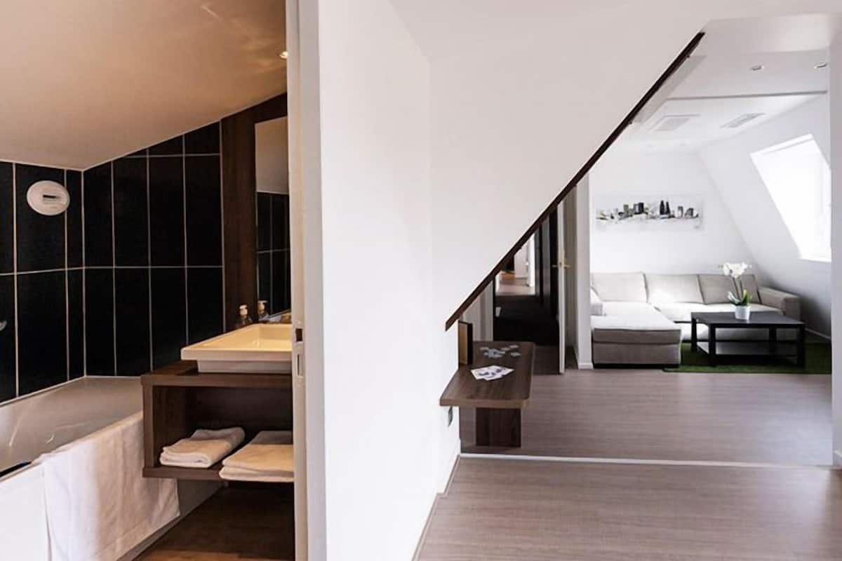 Suíte superior | 1 quarto, roupas de cama premium, escrivaninha, cortinas blackout