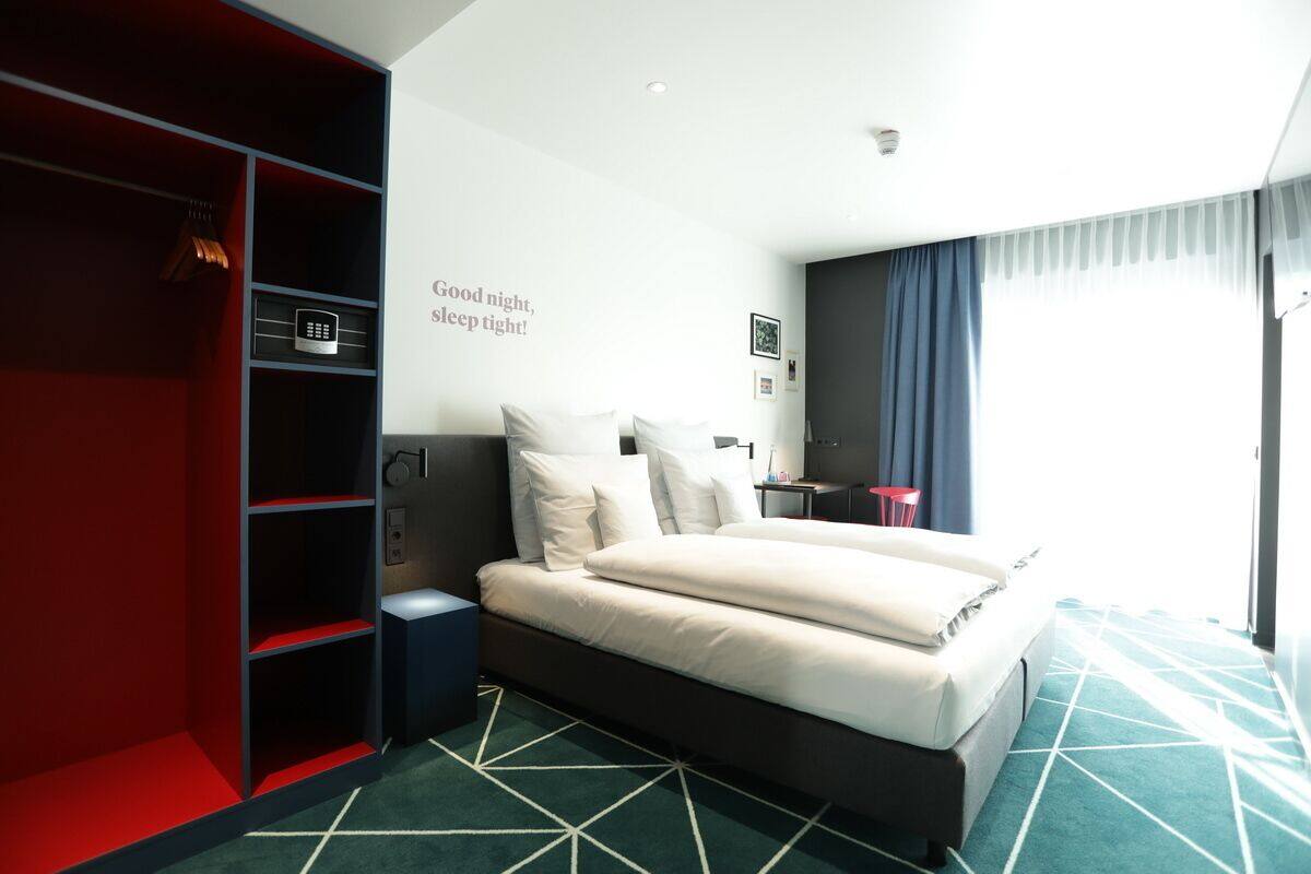 1 bedroom, in-room safe, desk, soundproofing