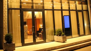 Façade de l’hébergement - soirée/nuit