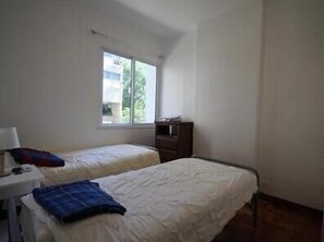 Apartamento standard, 2 quartos | Ferros/tábuas de passar roupa, Wi-Fi de cortesia