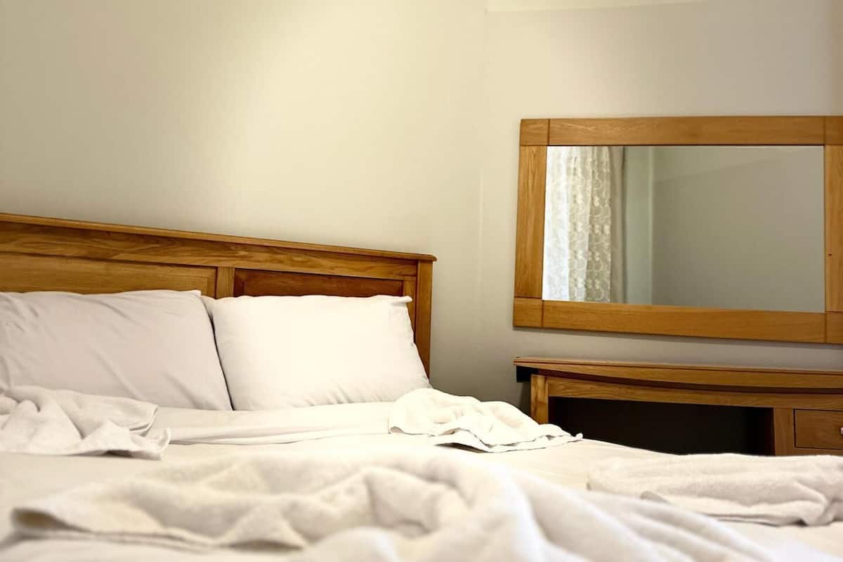 2 bedrooms, bed sheets