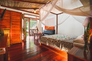 Design Suite, 1 Queen Bed with Sofa bed, Garden View