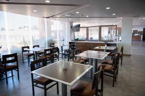 Free daily buffet breakfast - Comfort Inn & Suites Los Cabos (Cabo San Lucas)