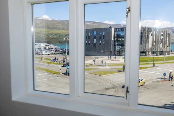 View from property - Steinaskjól Apartments - Strandgata (Akureyri)