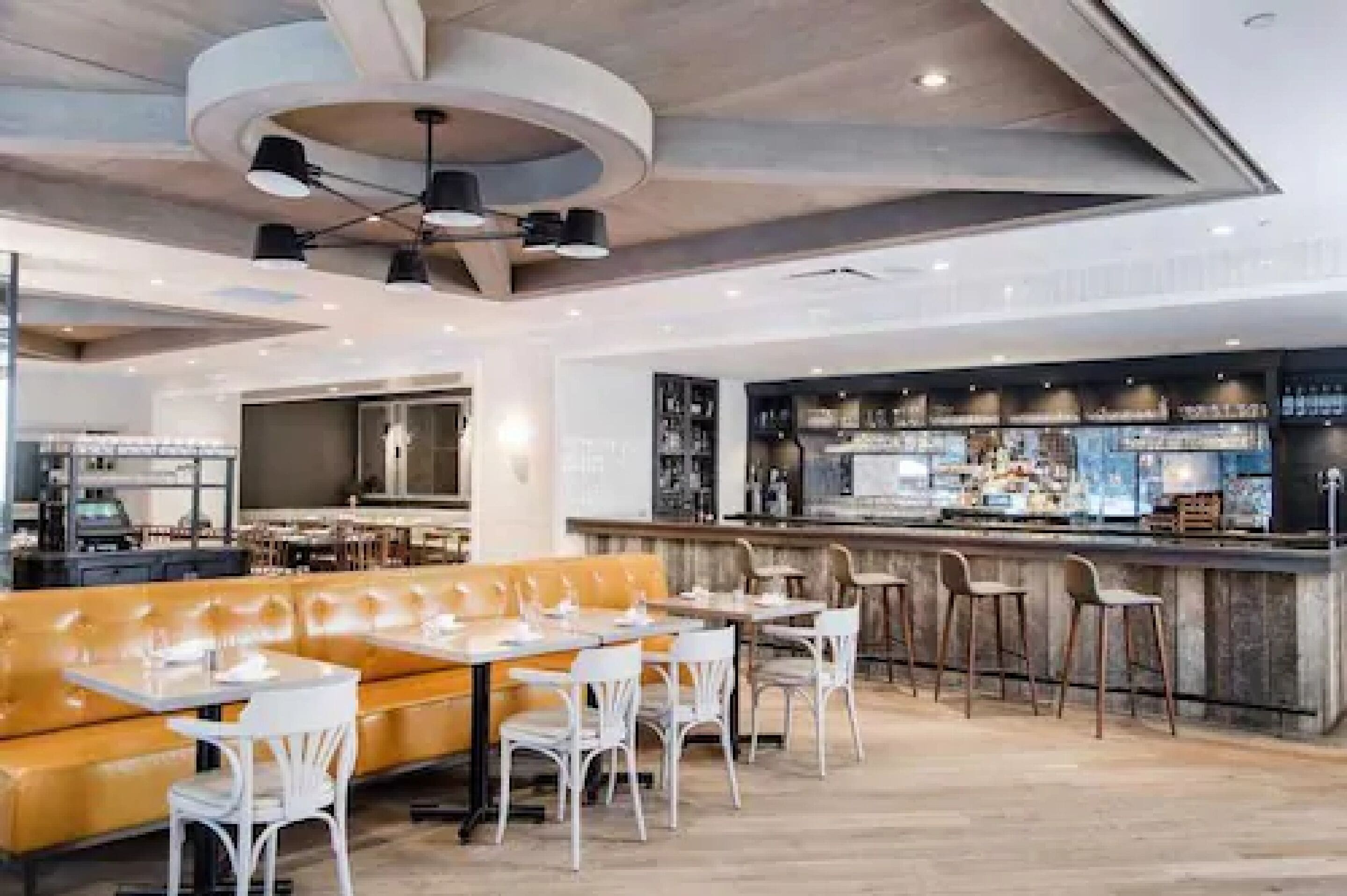 4 restaurants, breakfast, lunch, dinner served; italian cuisine