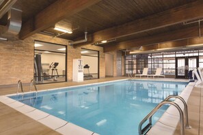 Indoor pool, pool loungers - Country Inn & Suites by Radisson Lawrence (Lawrence)