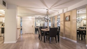 In-room dining - Stay Together Suites at Jockey Club (Las Vegas)