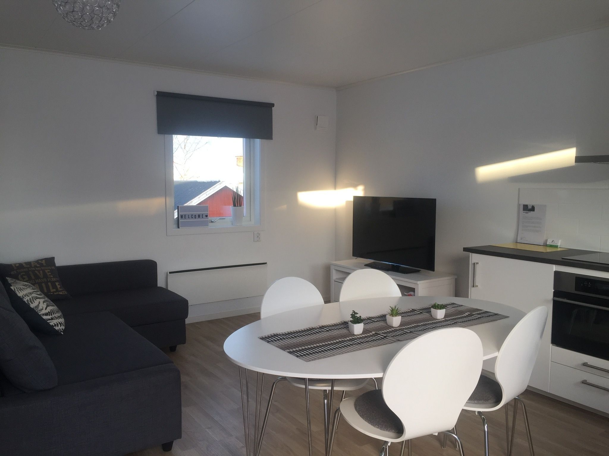 Suite estudio superior, 1 habitación, cocina, planta baja | Sala de estar | Televisión de pantalla plana y piso con calefacción 