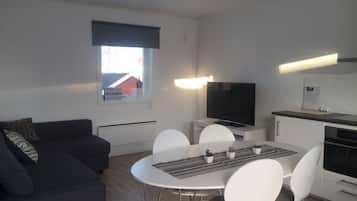 Superior studio suite, 1 slaapkamer, keuken, op benedenverdieping | Woonkamer | Flatscreentelevisie en vloerwarming