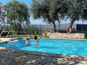 Full-size fridge, microwave, oven, stovetop - Villa Aloni-traditional Stone Villa With Nice View,pool and Garden (Apokoronas)