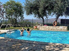 Full-size fridge, microwave, oven, stovetop