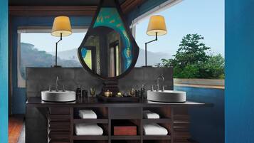 Hilltop Tent | Phòng tắm | Bồn tắm và buồng tắm vòi sen riêng, đồ dùng nhà tắm miễn phí