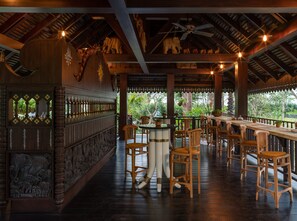 Cocktail bar