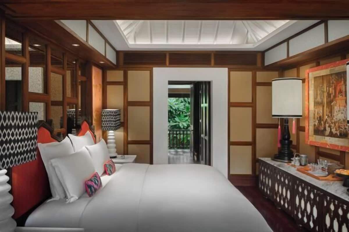 1 bedroom, Frette Italian sheets, premium bedding, down comforters