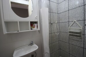 Standard Apartment, 1 Bedroom | Bathroom