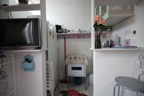 Standard Apartment, 1 Bedroom | Private kitchen