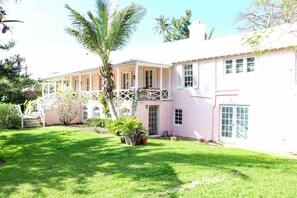 Fachada de la propiedad