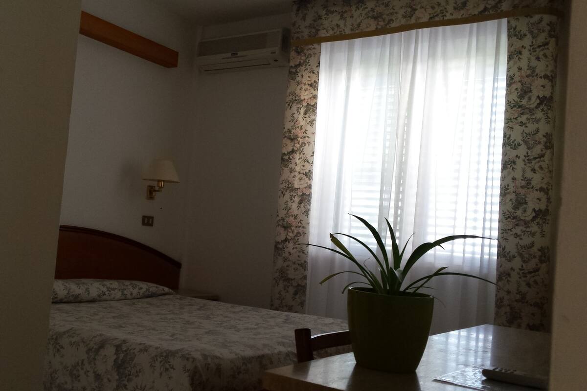 Double Room | Desk, rollaway beds, free WiFi