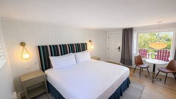Standard Room, 1 King Bed | Hypo-allergenic bedding, pillowtop beds, minibar, individually decorated