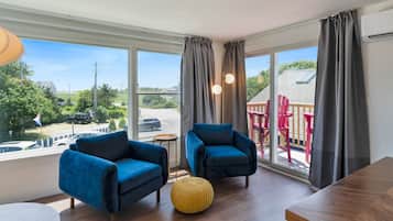 Flachbildfernseher, iPod-Dockingstation, MP3-Dockingstation