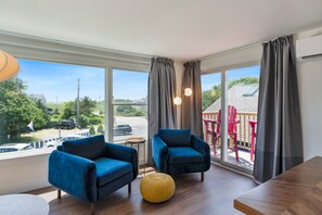 Flat-screen TV, iPod dock, MP3 dock - The Foxberry  (Provincetown)