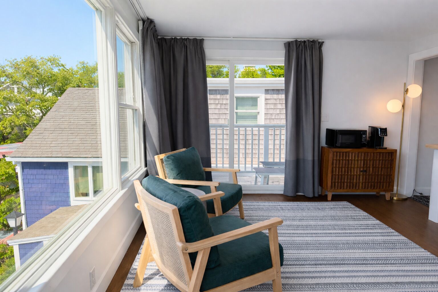 Panoramic Suite | Hypo-allergenic bedding, pillow-top beds, minibar