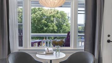 Allergikerbettwaren, Pillowtop-Betten, Minibar, individuell dekoriert