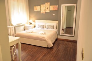 Desk, free WiFi - B&B Tortuga (Sassari)