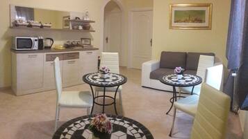 Electric kettle, cookware/dishes/utensils