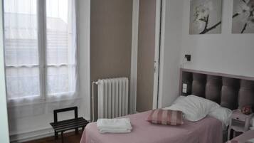 Quadruple Room (1) | Desk, free WiFi