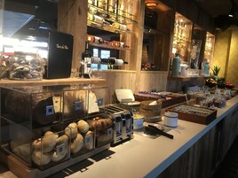 每日供应自助式早餐（每人 EUR 17.50）