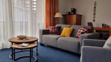 Comfort Apartment, 1 Bedroom, Balcony (14) | Living room | Flat-screen TV, DVD player