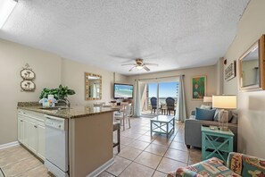 Comfort Condo, 2 Bedrooms, 2 Bathrooms | Private kitchen | Fridge, microwave, oven, stovetop