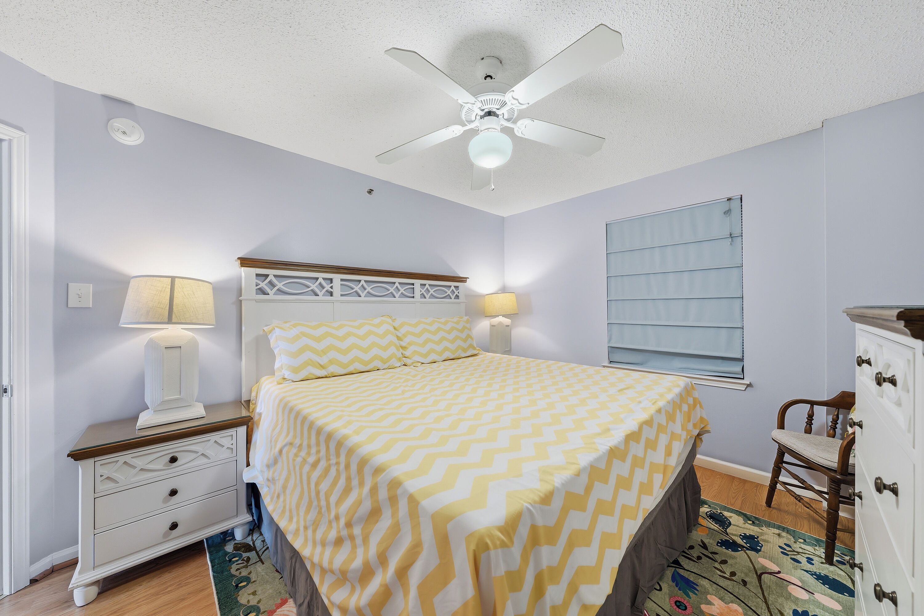 Condo exclusif, 1 chambre, balcon, vue sur la plage | Décor unique, ameublement unique, fer et planche à repasser