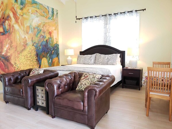 Superior Studio Suite, 1 King Bed, Balcony, Hill View