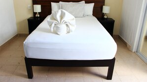 Double Standard | In-room safe, bed sheets - Hotel Turquesa (Playa del Carmen)