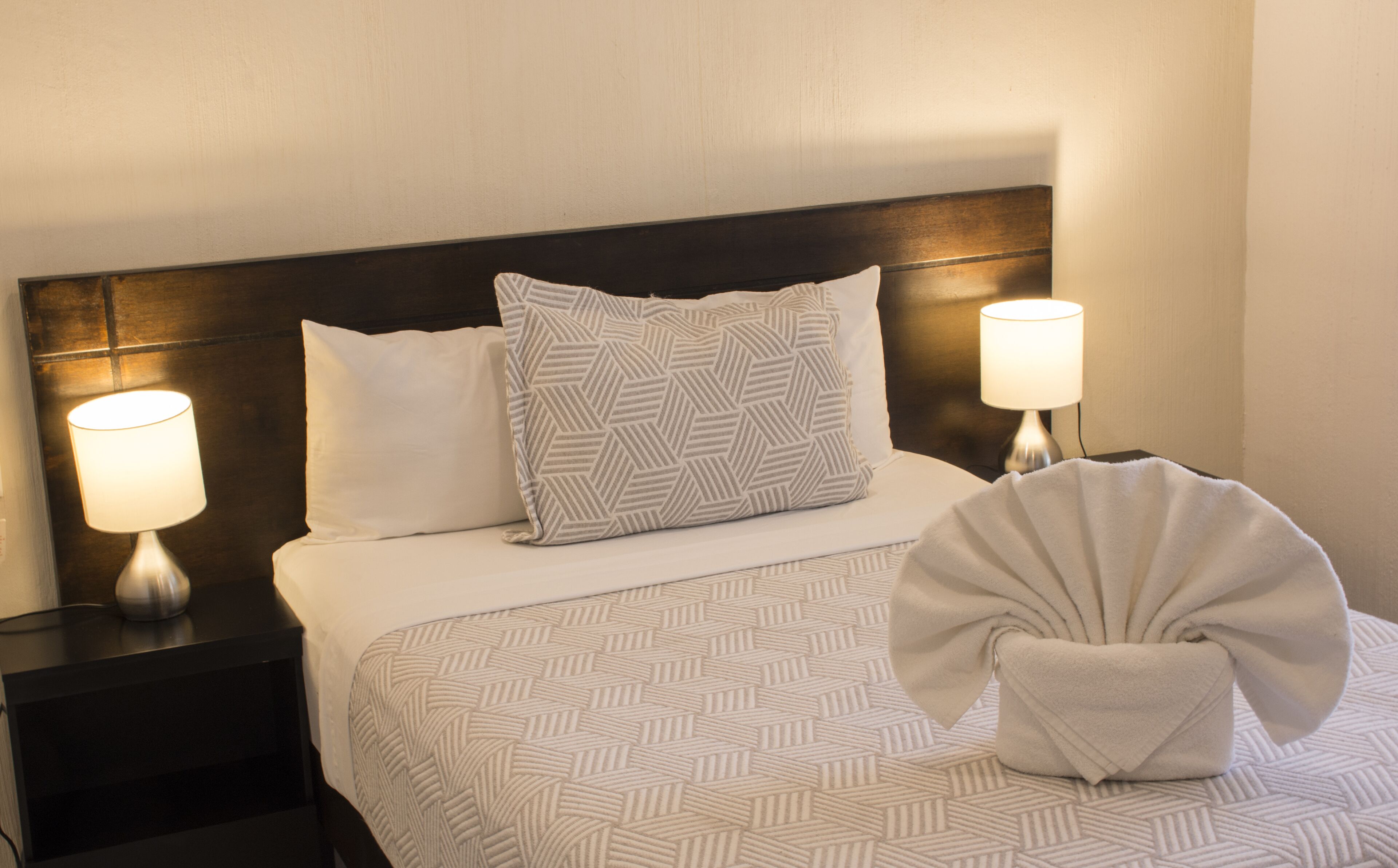 In-room safe, bed sheets
