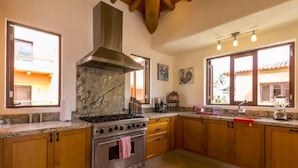 Villa familiar, 3 habitaciones | Cocina privada | Frigorífico grande y microondas
