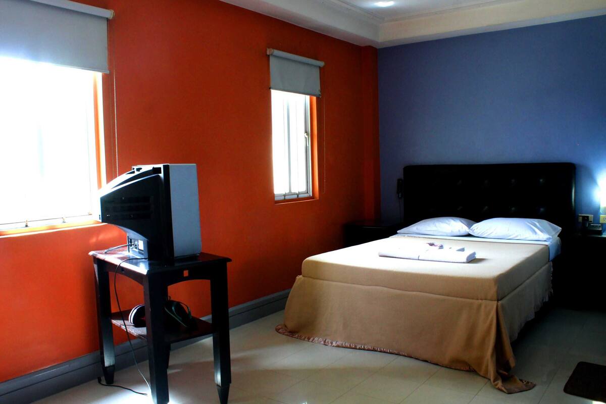 Habitación (Taxi) | Escritorio y wifi gratis