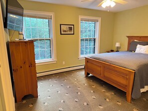 5 bedrooms, iron/ironing board, free WiFi, bed sheets