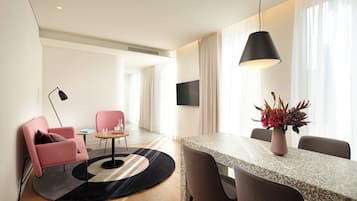 Premium bedding, in-room safe, desk, blackout curtains