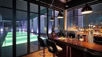 Bar en bord de piscine