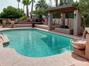 Piscina all'aperto, una piscina riscaldata