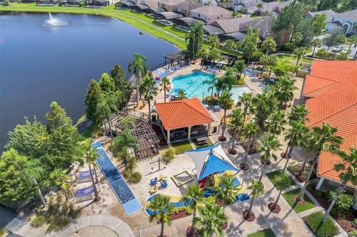 4 Bedrooms / 3 Bathrooms / Terra Verde (4725 VB)