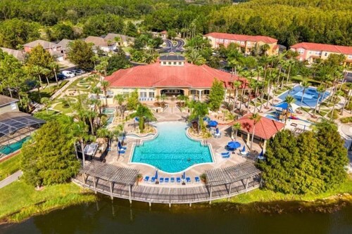4 Bedrooms / 3 Bathrooms / Terra Verde (4725 VB)