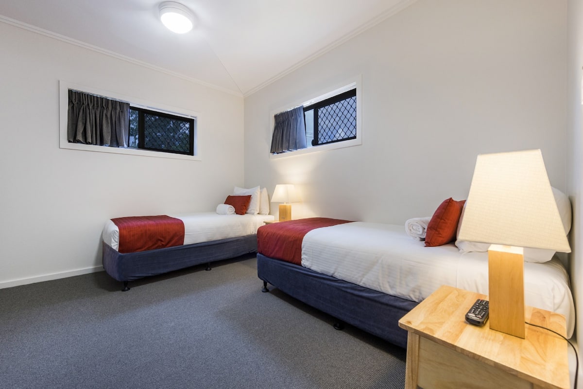 2 Bedroom Family Suite | Free WiFi, bed sheets
