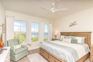 3 bedrooms, iron/ironing board, free WiFi, bed sheets - Waterfront on Anna Maria Sound ~ Beaches just minutes away! (Bradenton)