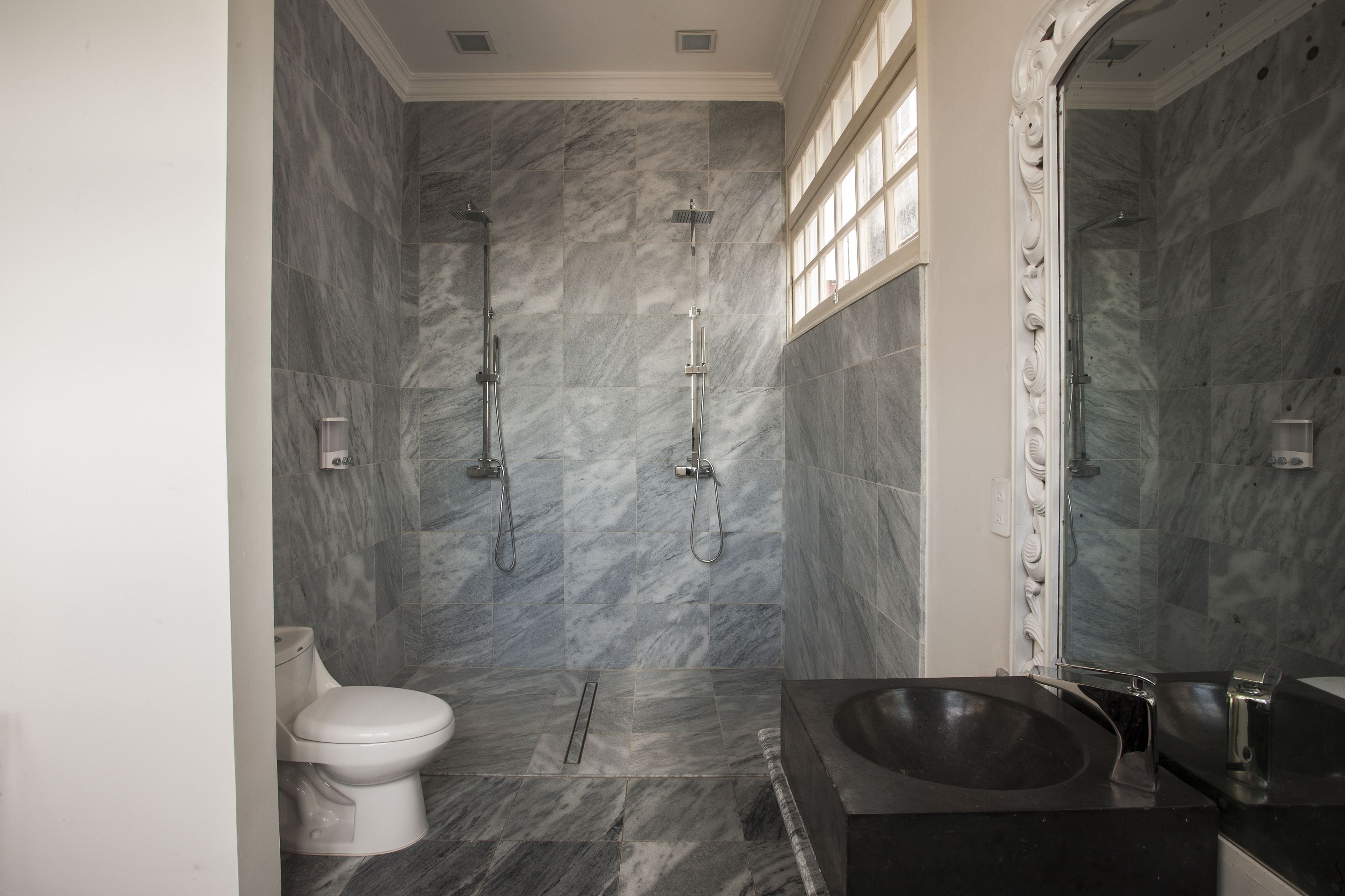 presidential suite norte | bathroom | designer toiletries, hair dryer, bathrobes, towels